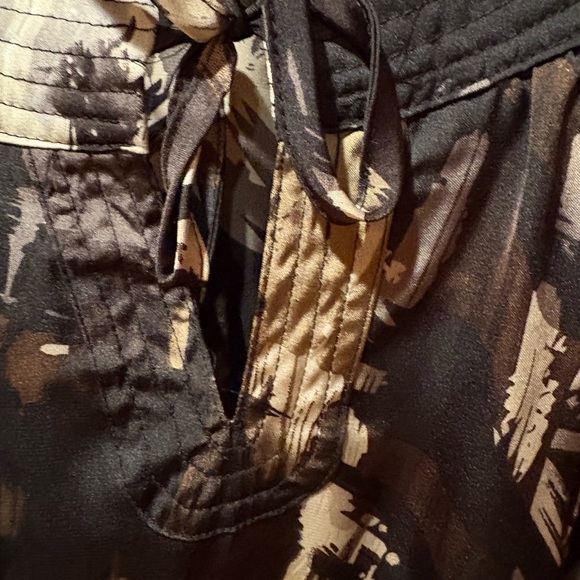 Covington blouse with a black, white, and gray abstract pattern women’s size L - Picture 4 of 11